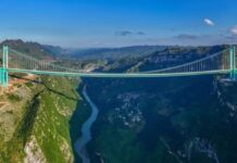 Najwyższy most świata przeszedł trudny test obciążeniowy 96 ciężarówkami